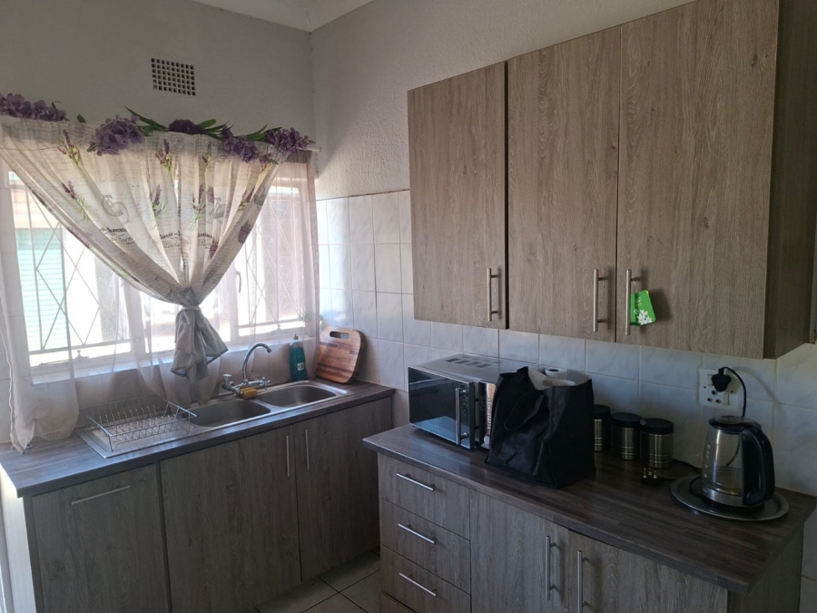 To Let 2 Bedroom Property for Rent in Meiringspark North West